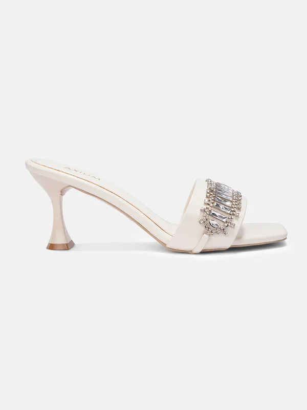 AXIUM_Women's_Embellished_Cream_Slim_Heel,_3-Inch_(SAN253)