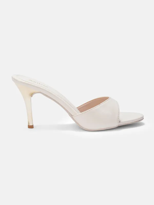 AXIUM_Cream_Round_Toe_Stilettos,_3.5-Inch_(SAN255)
