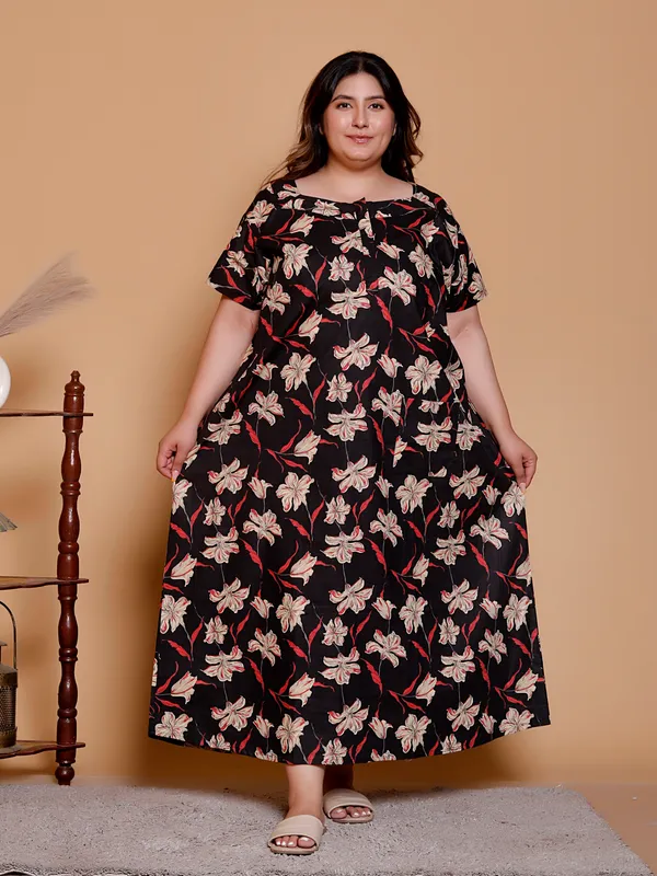 BLACK_Cotton_Nighty_for_women,_Printed_Short_Sleeve._(__BLACK)