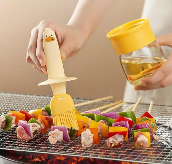 Oil_Dispenser_With_Brush_For_Cooking,_Baking,_And_Air_Frying