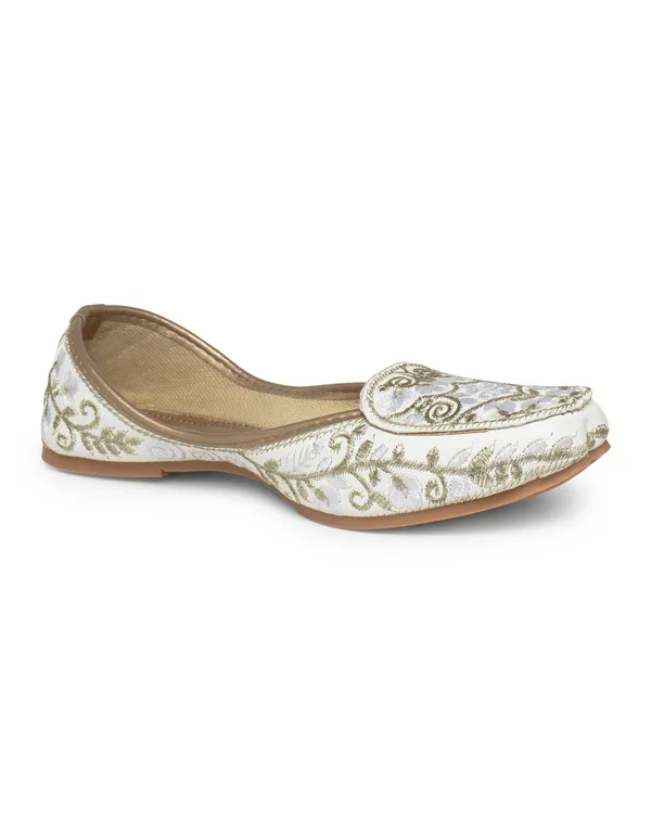 White_Fabric_And_Foam_With_Zari_And_Aari_Work_Handmade_Wedding_Punjabi_Jutti_For_Women