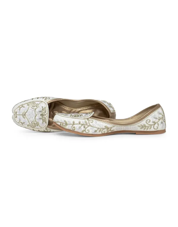 White_Fabric_And_Foam_With_Zari_And_Aari_Work_Handmade_Wedding_Punjabi_Jutti_For_Women