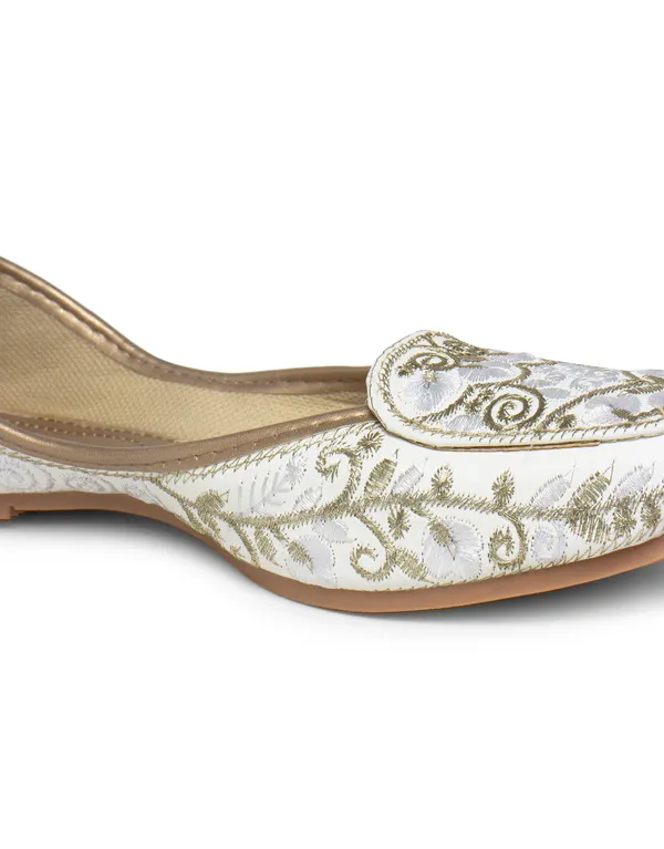 White_Fabric_And_Foam_With_Zari_And_Aari_Work_Handmade_Wedding_Punjabi_Jutti_For_Women