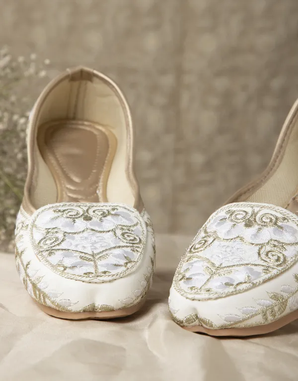 White_Fabric_And_Foam_With_Zari_And_Aari_Work_Handmade_Wedding_Punjabi_Jutti_For_Women