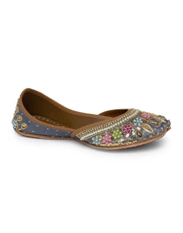 Grey_Punjabi_Jutti_for_Women_with_Dabka_Leather_Lining
