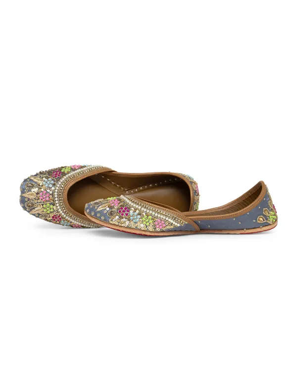 Grey_Punjabi_Jutti_for_Women_with_Dabka_Leather_Lining