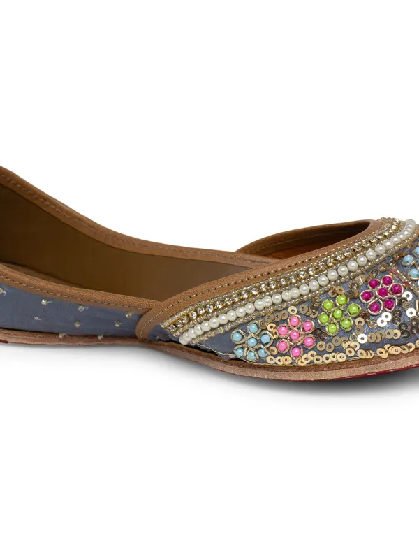 Grey_Punjabi_Jutti_for_Women_with_Dabka_Leather_Lining
