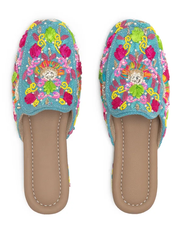 Multicolor_Fabric_And_Foam_Designer_Hand-Embroidered_Wedding_Mojari_For_Women