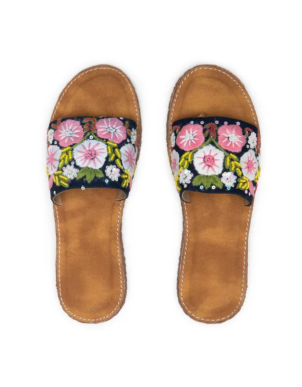 Ethnic_Hand-Embroidered_Sandals_for_Women_|_Comfortable_&_Stylish_|_Doctor's_sole_sandals