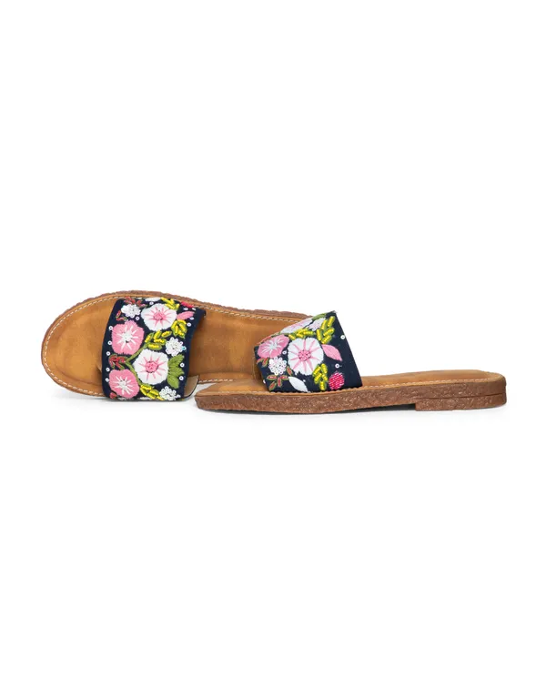 Ethnic_Hand-Embroidered_Sandals_for_Women_|_Comfortable_&_Stylish_|_Doctor's_sole_sandals