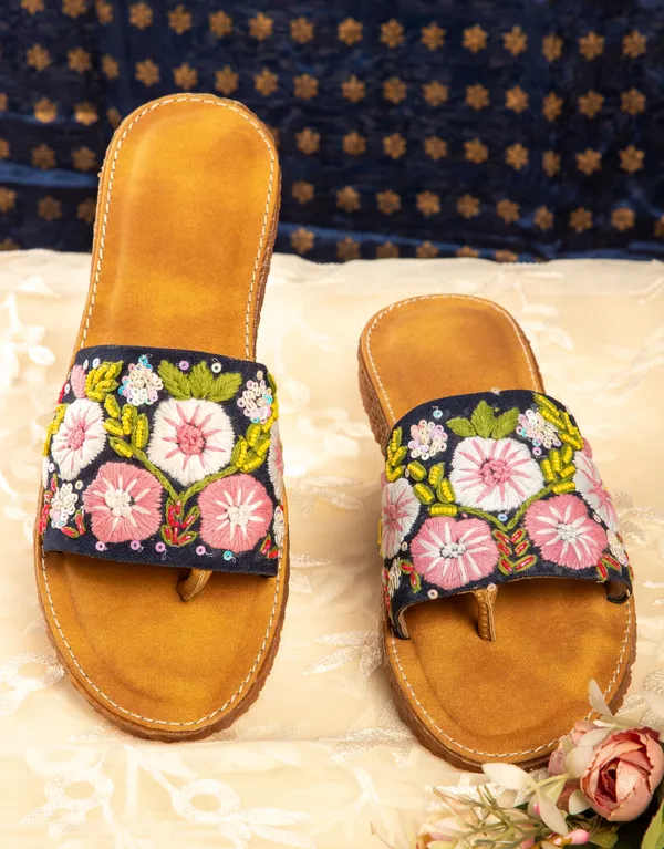 Ethnic_Hand-Embroidered_Sandals_for_Women_|_Comfortable_&_Stylish_|_Doctor's_sole_sandals