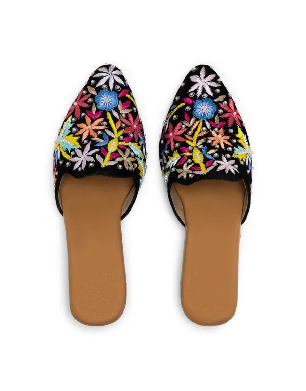 Black_Fabric_And_Foam_Handcrafted_Wedding_Mojari_Party_Sandals_For_Women