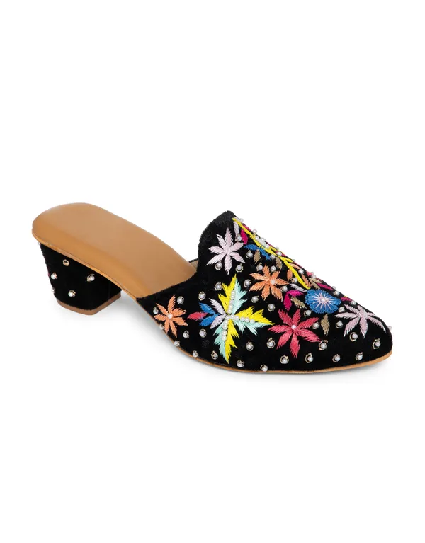 Black_Fabric_And_Foam_Handcrafted_Wedding_Mojari_Party_Sandals_For_Women
