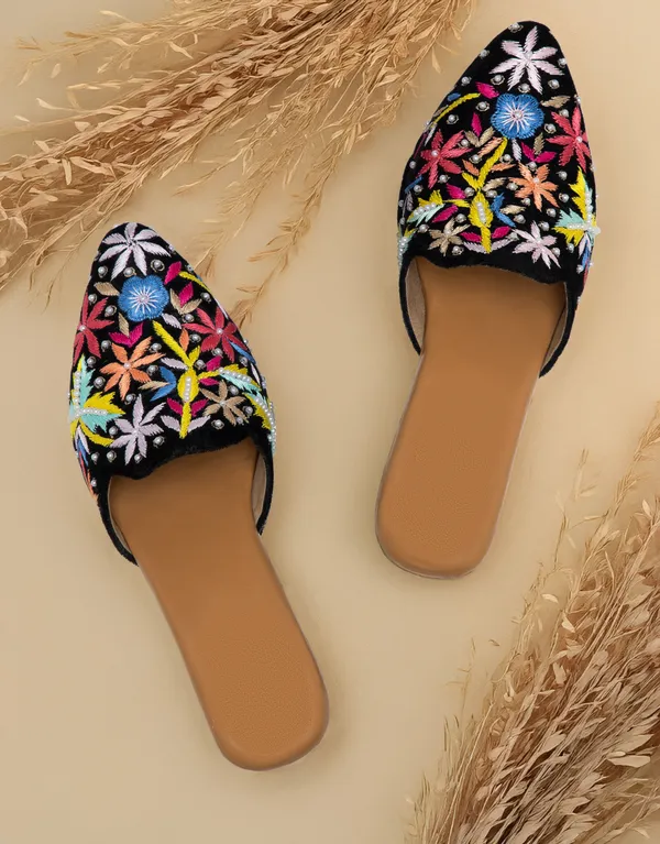 Black_Fabric_And_Foam_Handcrafted_Wedding_Mojari_Party_Sandals_For_Women