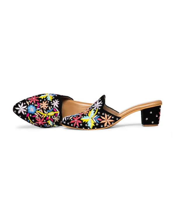 Black_Fabric_And_Foam_Handcrafted_Wedding_Mojari_Party_Sandals_For_Women