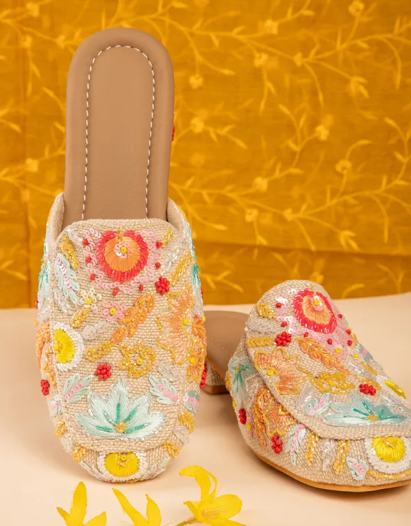 Multicolor_Fabric_And_Foam_Traditional_Handcrafted_Wedding_Mojari_For_Women