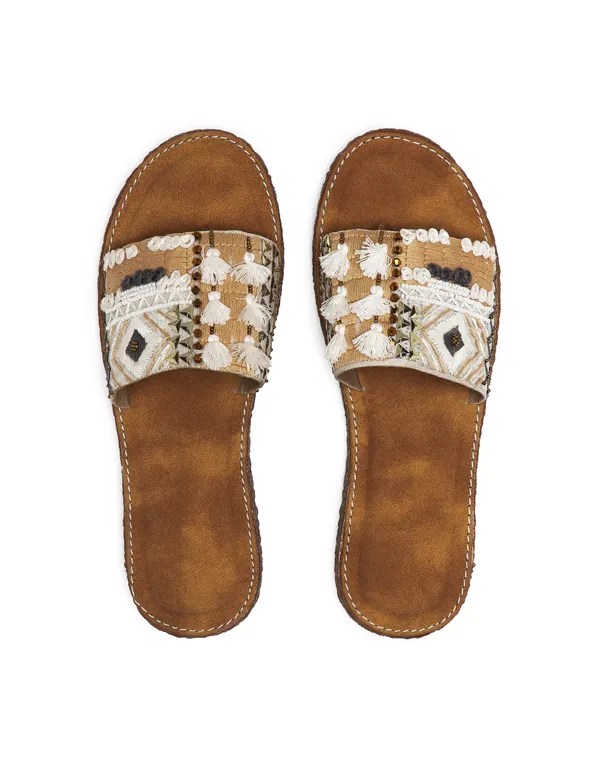 Cream_Embroidered_Wedding_Sandals_for_Women_|_Fabric_&_Foam_for_Stylish_Comfort_|_Doctor's_sole_sandals