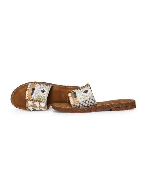 Cream_Embroidered_Wedding_Sandals_for_Women_|_Fabric_&_Foam_for_Stylish_Comfort_|_Doctor's_sole_sandals