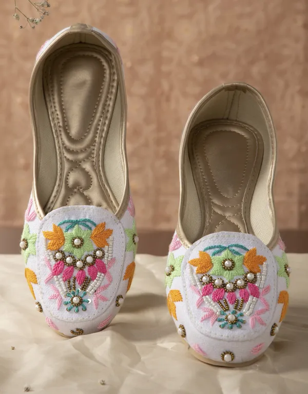 White_Fabric_And_Foam_With_Thread_And_Bead_Work_Wedding_Punjabi_Jutti_For_Women