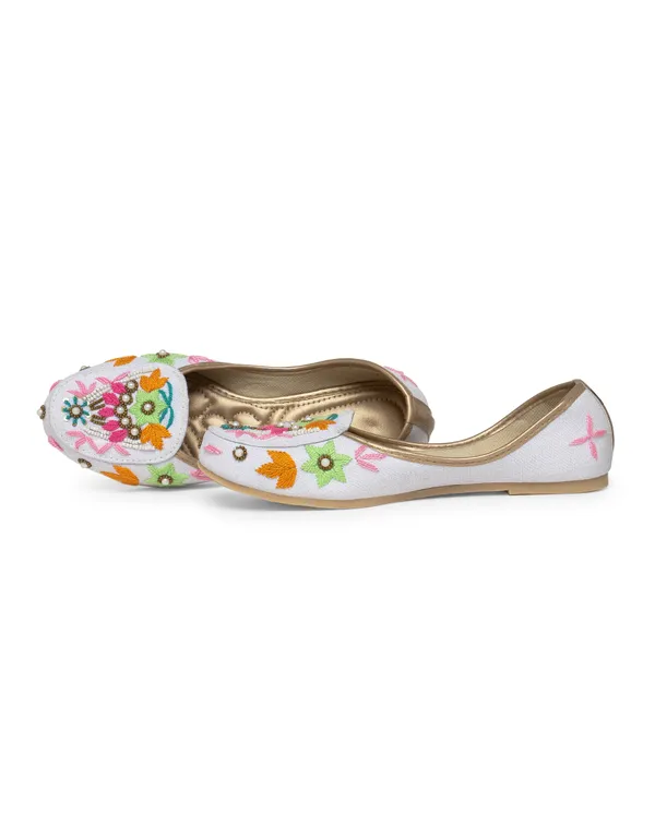 White_Fabric_And_Foam_With_Thread_And_Bead_Work_Wedding_Punjabi_Jutti_For_Women