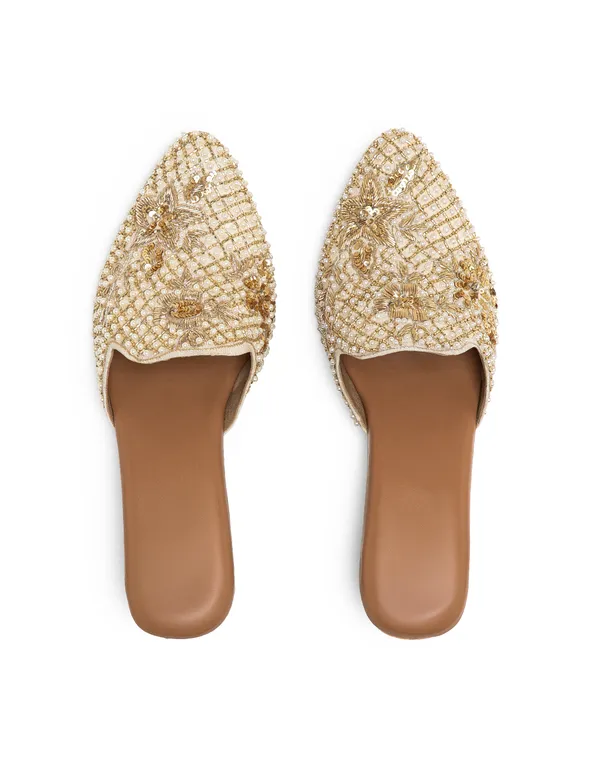 Gold_Fabric_And_Foam_Embroidery_Wedding_Mojari_Party_Sandals_For_Women
