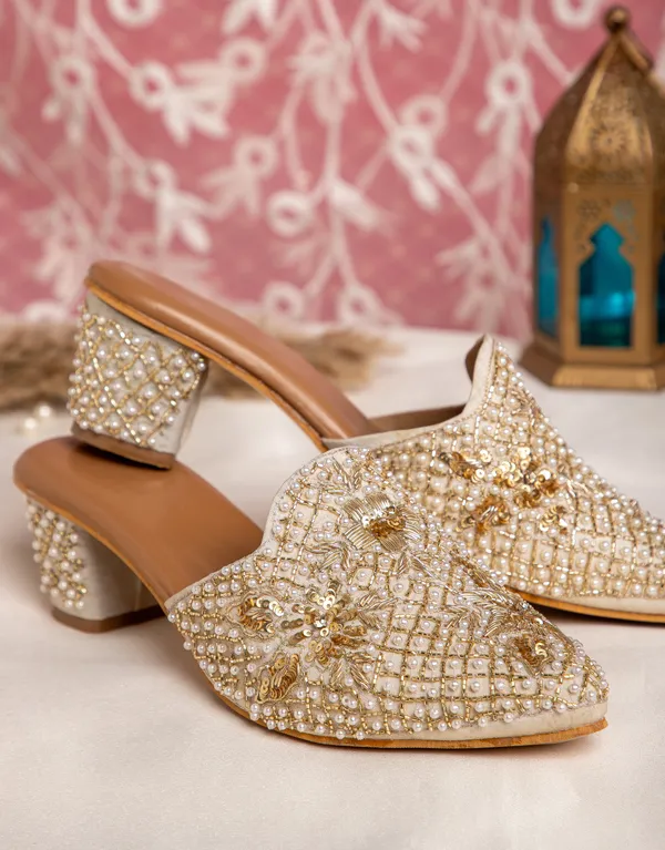 Gold_Fabric_And_Foam_Embroidery_Wedding_Mojari_Party_Sandals_For_Women