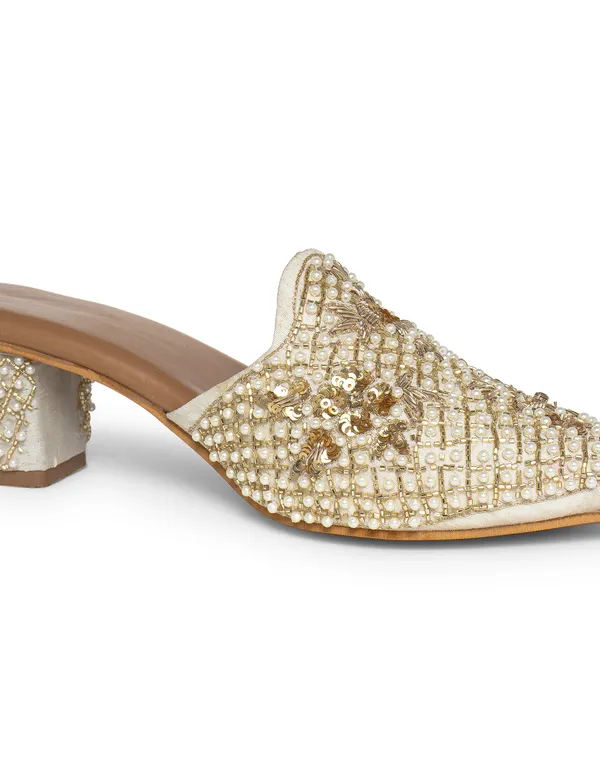 Gold_Fabric_And_Foam_Embroidery_Wedding_Mojari_Party_Sandals_For_Women