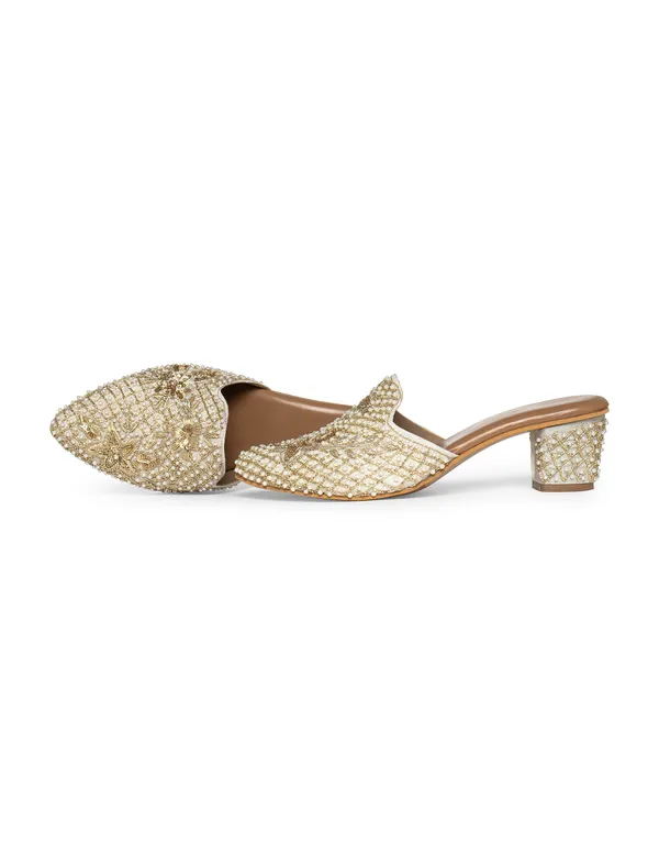 Gold_Fabric_And_Foam_Embroidery_Wedding_Mojari_Party_Sandals_For_Women