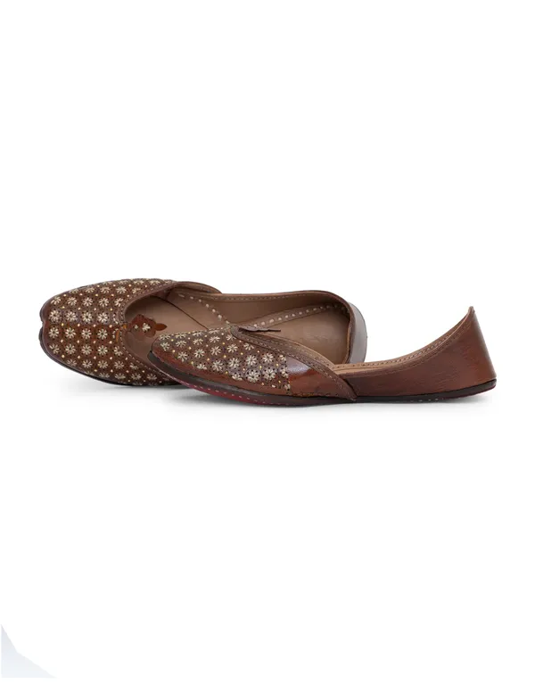 Ethnic_Total_Leather_Jutti_-Perfect_for_Weddings,_Festivals_&_Daily_Wear