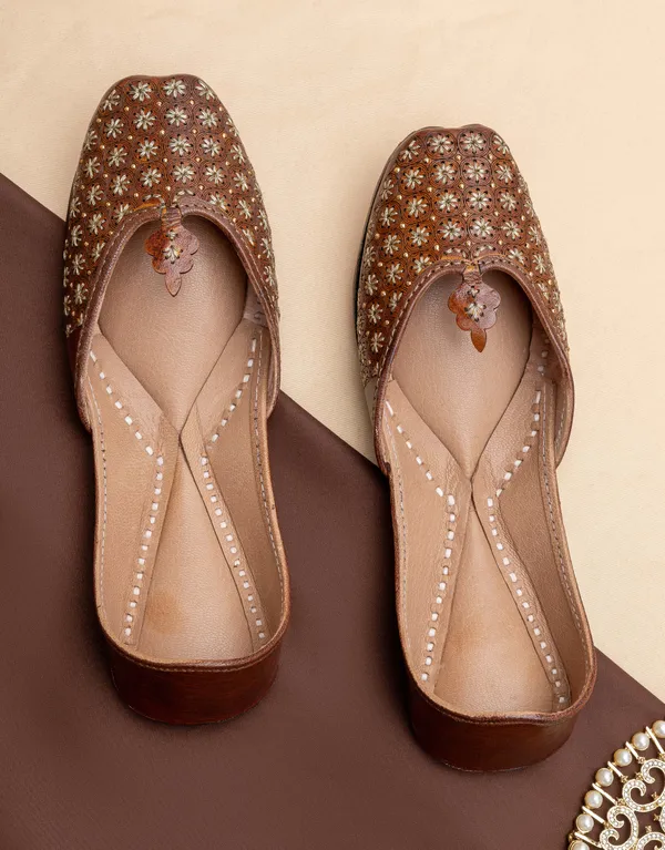 Ethnic_Total_Leather_Jutti_-Perfect_for_Weddings,_Festivals_&_Daily_Wear