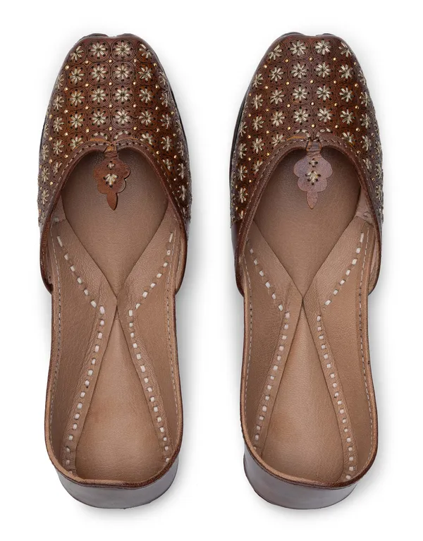 Ethnic_Total_Leather_Jutti_-Perfect_for_Weddings,_Festivals_&_Daily_Wear