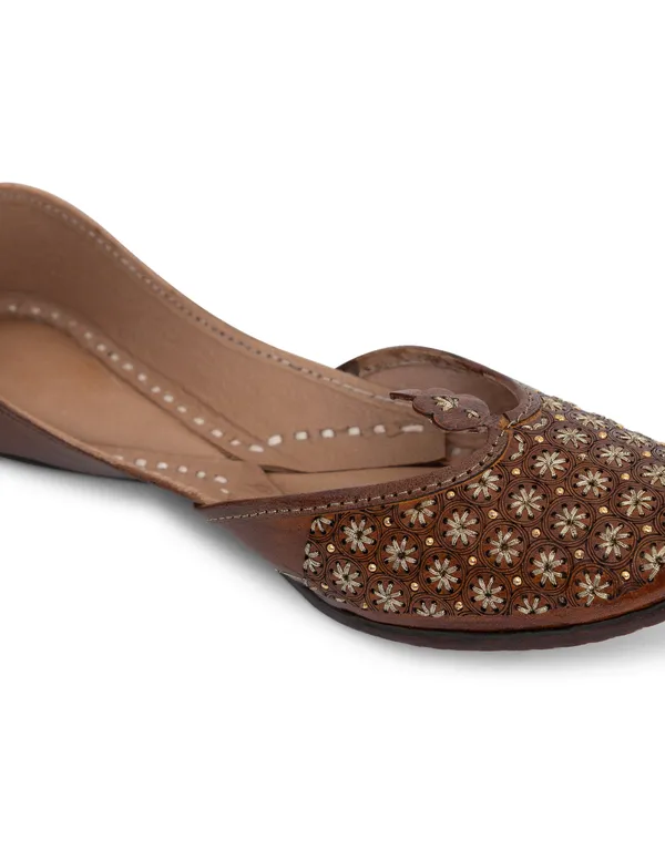 Ethnic_Total_Leather_Jutti_-Perfect_for_Weddings,_Festivals_&_Daily_Wear