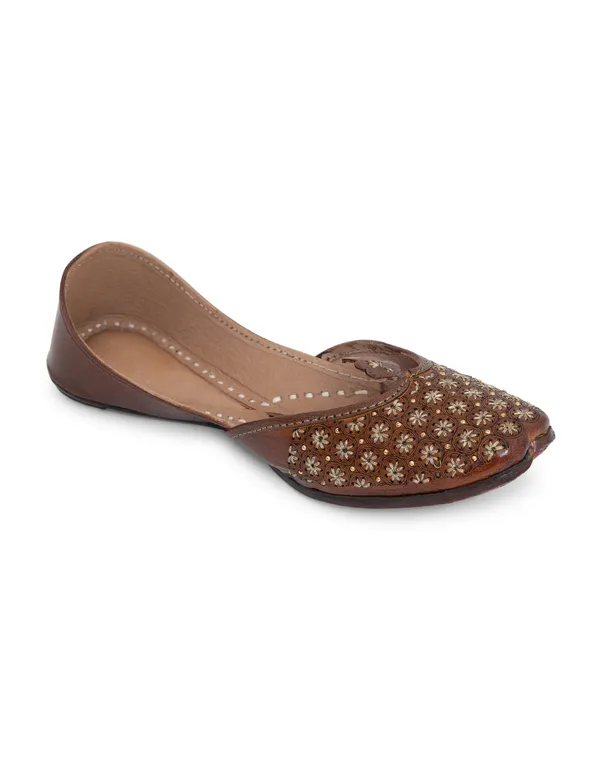 Ethnic_Total_Leather_Jutti_-Perfect_for_Weddings,_Festivals_&_Daily_Wear