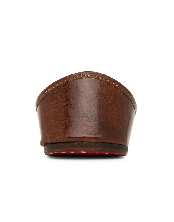Comfortable_Total_Leather_Punjabi_Juttis_with_a_Perfect_Fit_and_Stylish_Designs