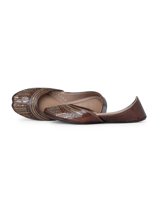 Traditional_Total_Leather_Jutti_for_Women_-_Premium_Craftsmanship_&_Soft_Leather