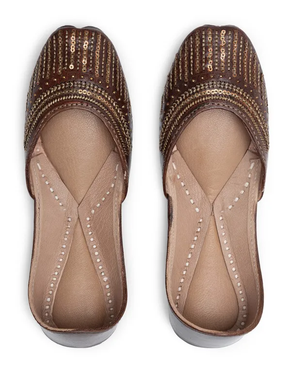 Traditional_Total_Leather_Jutti_for_Women_-_Premium_Craftsmanship_&_Soft_Leather