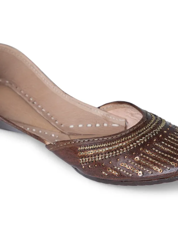 Traditional_Total_Leather_Jutti_for_Women_-_Premium_Craftsmanship_&_Soft_Leather