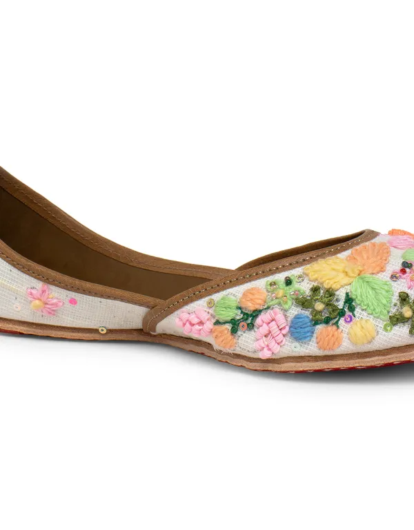 Multicolor_Punjabi_Jutti_for_Women_with_Dabka_Leather_Lining