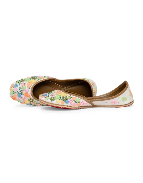 Multicolor_Punjabi_Jutti_for_Women_with_Dabka_Leather_Lining