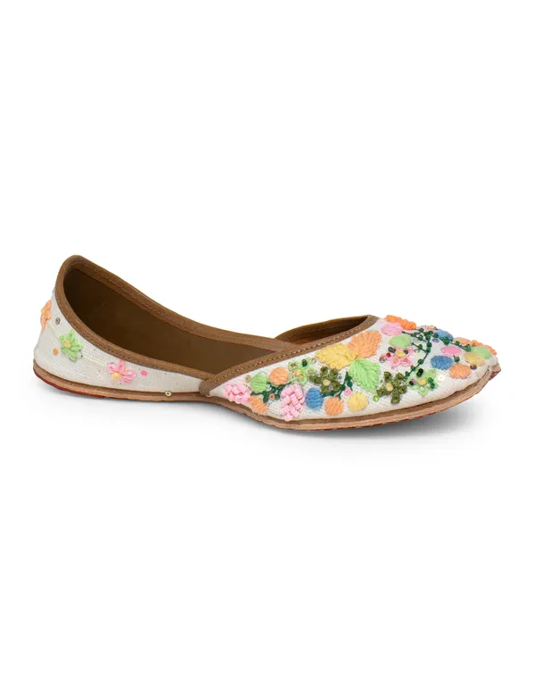 Multicolor_Punjabi_Jutti_for_Women_with_Dabka_Leather_Lining