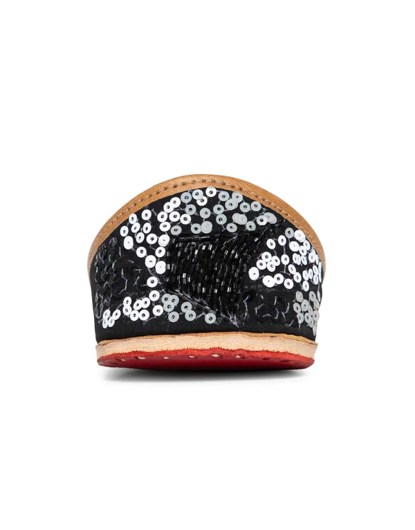 Black_Punjabi_Jutti_for_Women_with_Dabka_Leather_Lining