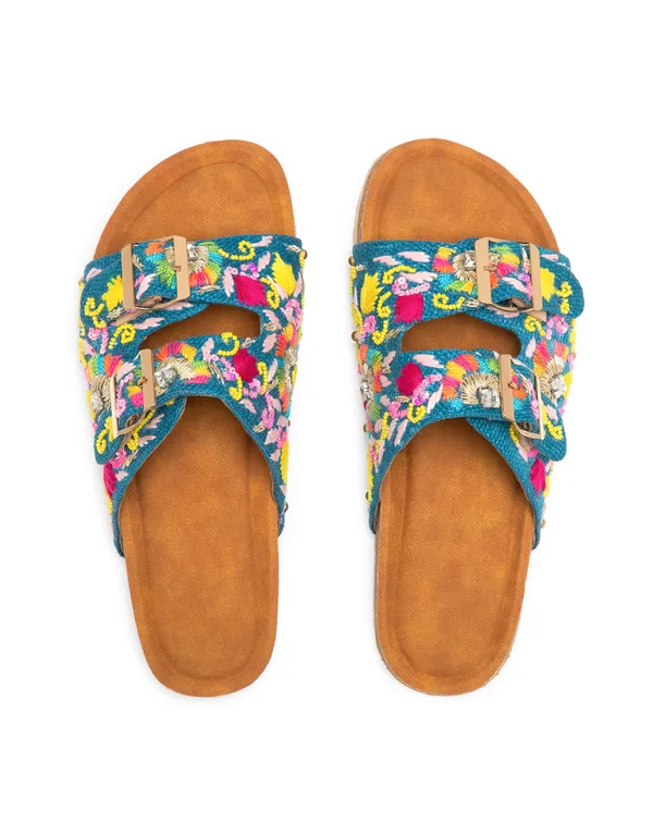 Multicolor_Fabric_And_Foam_Handcrafted_Ethnic_Flat_Slippers_For_Women