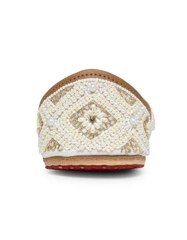 Cream_Gold_Punjabi_Jutti_for_Women_with_Heavy_Dabka_Leather_Lining