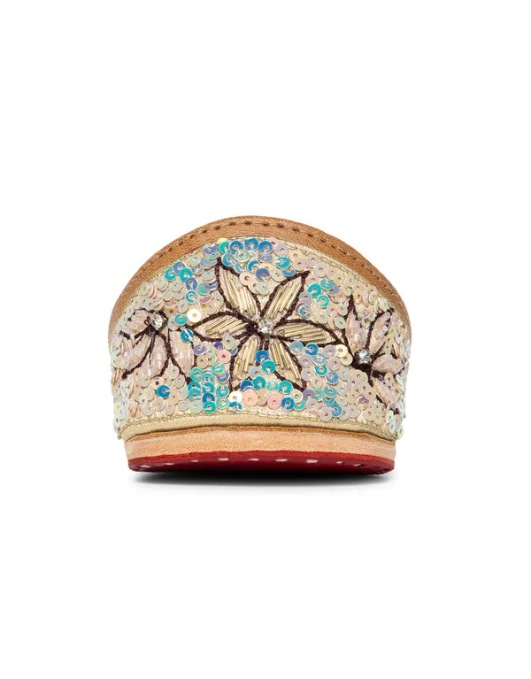 Gold_Punjabi_Jutti_for_Women_with_Dabka_Leather_Lining