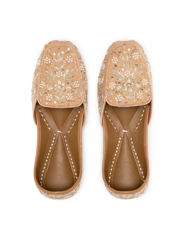 Designer_Punjabi_Jutti_for_Women_with_Custom_Embroidery_and_Dabka_Leather_Lining