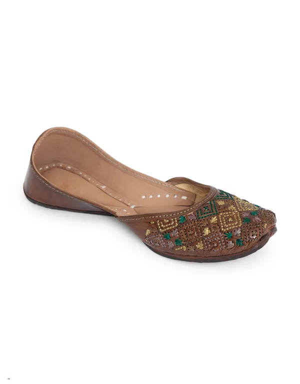 Brown_Total_Leather_&_Foam_Wedding_&_Festive_Punjabi_Jutti_For_Women
