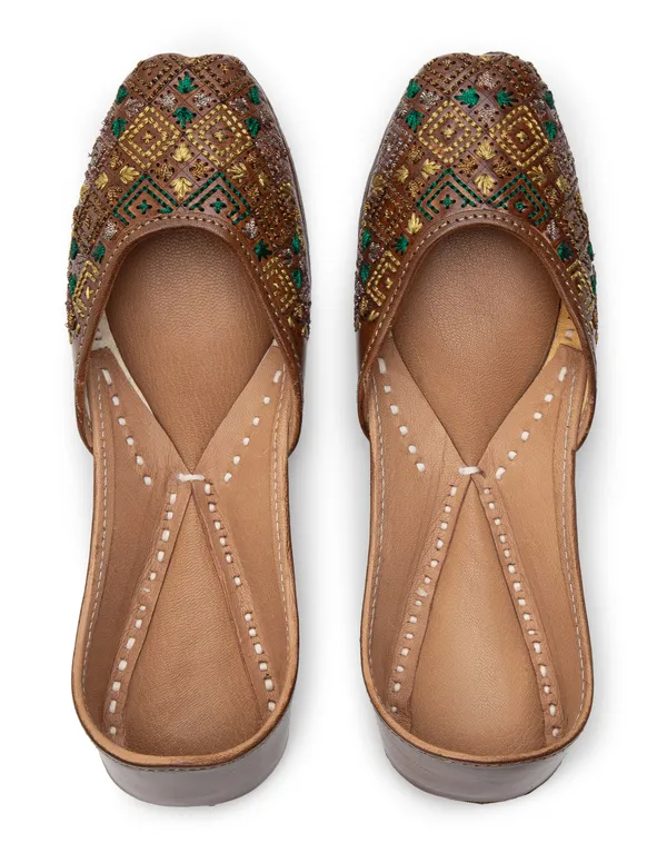 Brown_Total_Leather_&_Foam_Wedding_&_Festive_Punjabi_Jutti_For_Women