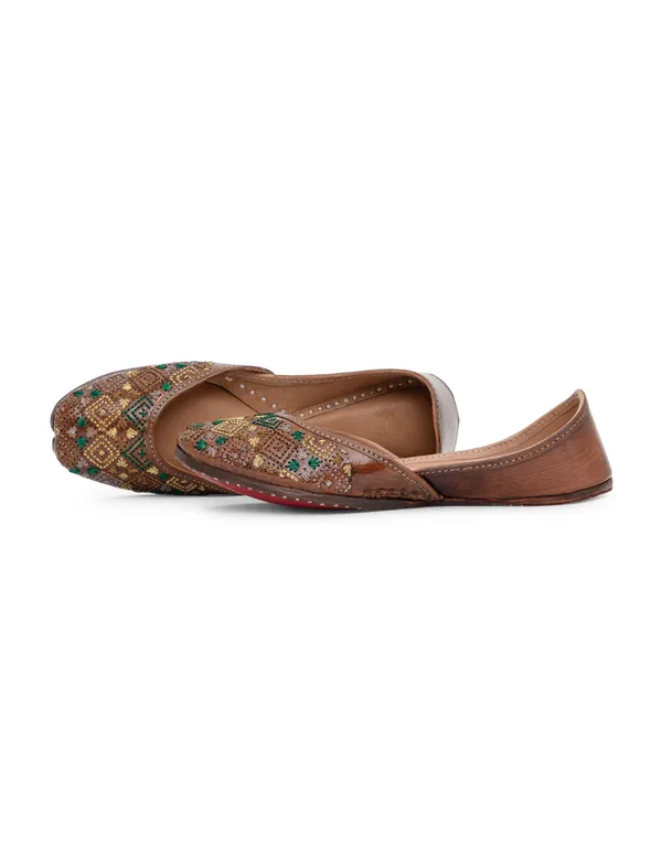 Brown_Total_Leather_&_Foam_Wedding_&_Festive_Punjabi_Jutti_For_Women