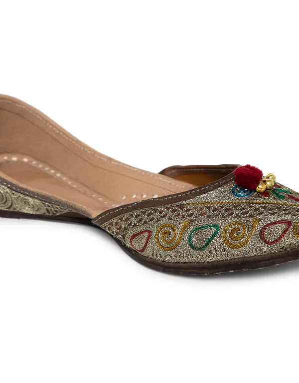 Multicolor_Punjabi_Jutti_for_Women_with_Dabka_Leather_Lining
