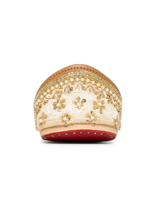 Gold_Punjabi_Jutti_for_Women_with_Dabka_Leather_Lining